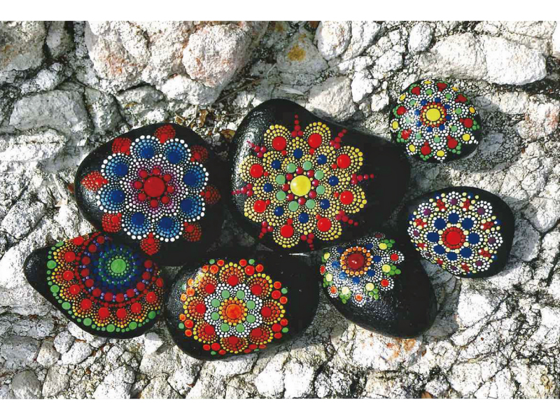 終了しました。開催中～9月6日(金)『COLORS ～石ころドットアート～』