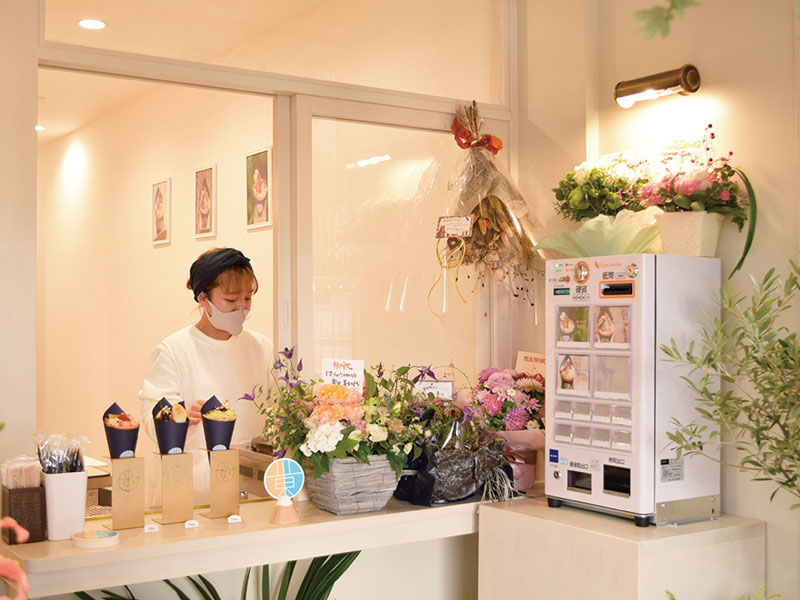 パティシエが手掛けるクレープ専門店『川東クレープ』がライオン通りに登場！