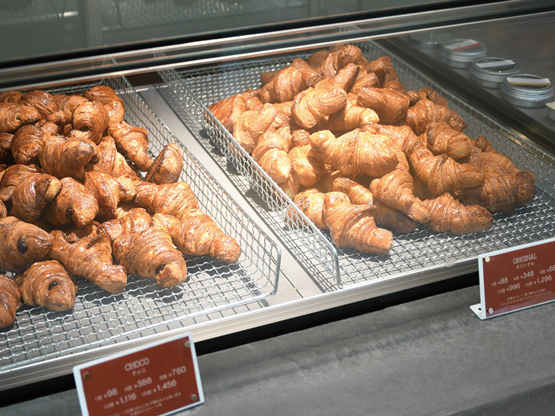 クロワッサン販売の様子