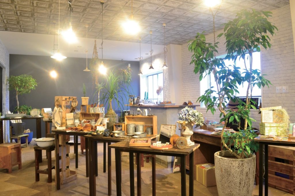 豊かな暮らしの彩りをご提案♪輸入壁紙ｓｈｏｐ『＋ＢＩＲＤ』が移転ＯＰＥＮ