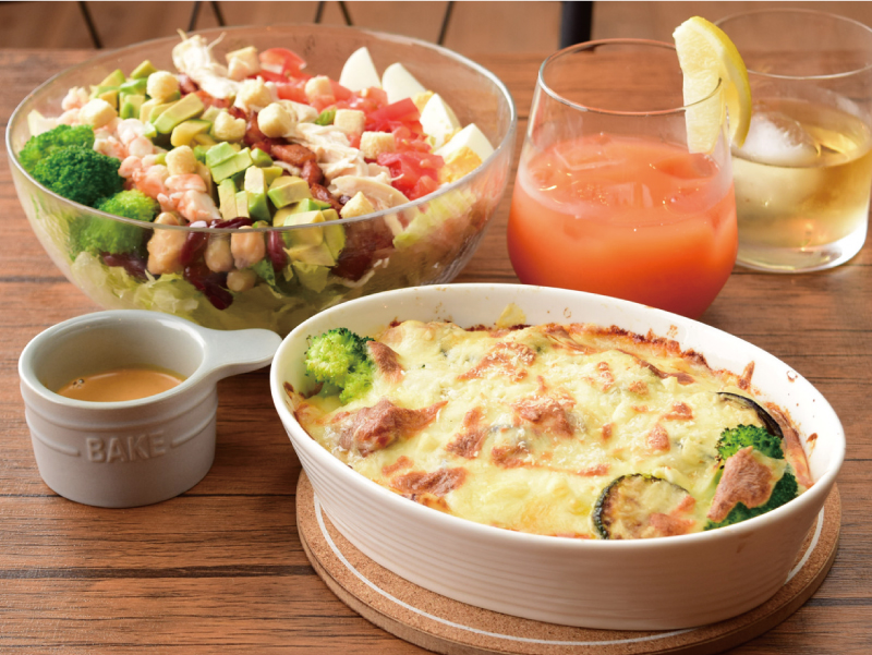 シックな扉の先に広がる明るく陽気な隠れ家ダイニング『covaco dining』