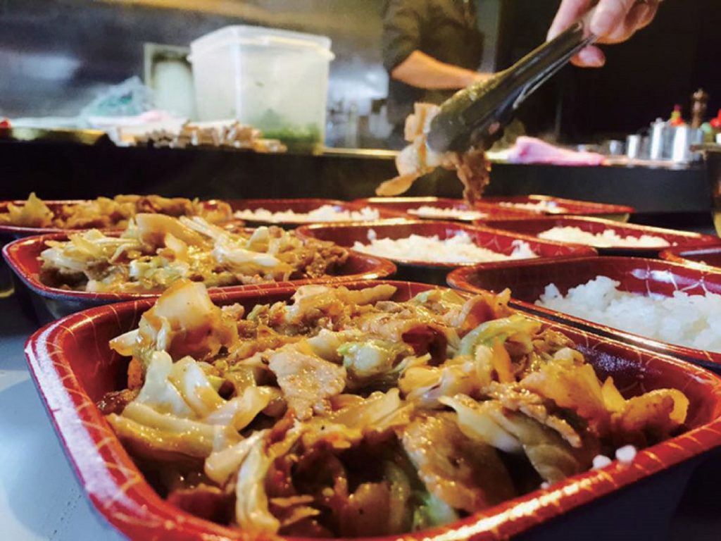 『満腹弁当まーくん』鉄板焼き職人が作るほんまもんの味をワンコインで！