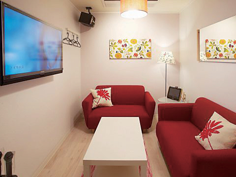 『カラオケCLUB DAM 高松駅前店』2台のプロジェクターで大迫力！他では味わえない大映像を体験♪