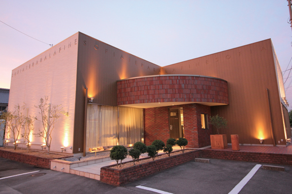 おしゃれで落ち着きのある、居心地のよい空間を提供