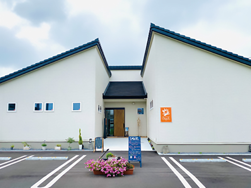 スタジオ併設！新たなスタイルでサポート！