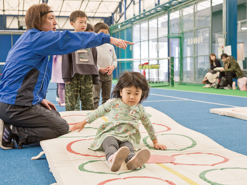 動いて学び、遊んで成長。テニスと体操の両方が楽しめるキッズスクールで未来を輝かせよう！