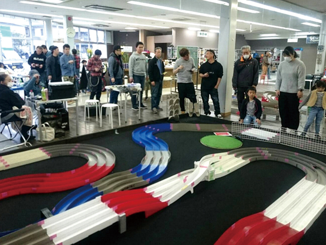 『GARAGE HANGOUT　ガレージハングアウト』　仲間とわいわい楽しめる総合スポーツホビー店！