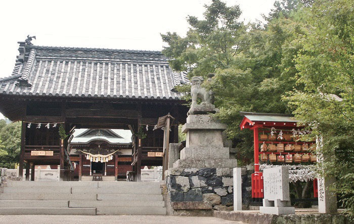 古代磐座祭祀の宮で1年の健康と安全を祈る