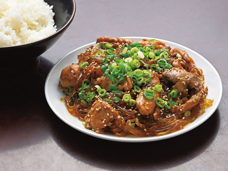 ドーン！と“骨付鳥”が乗った「ジャンボラーメン」が登場！