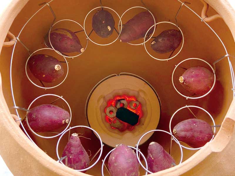 心もほっこり！つぼ焼きの甘い芋！