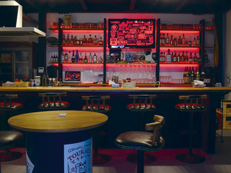 音楽を聴きながら郷土料理とお酒を楽しめるお店