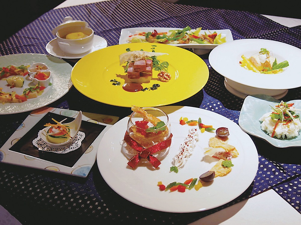 『HYPER RESORTヴィラ塩江』讃岐でんぷくふぐとズワイガニのほっこり温まる鍋の贅沢コース