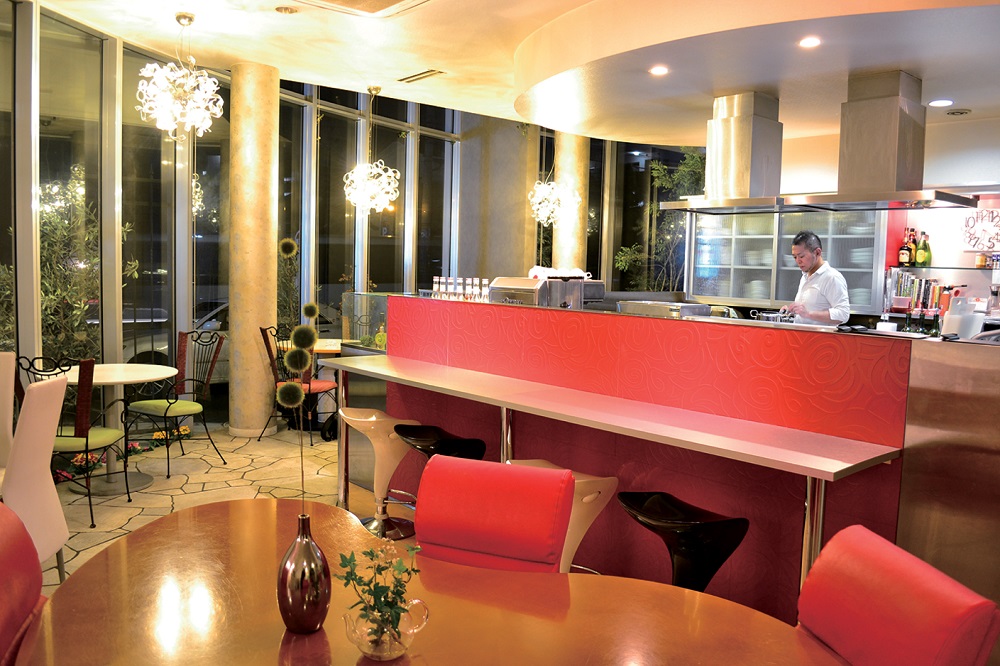 『DEL　cafe　デルカフェ』様々なシーンに利用できるカウンター席が登場