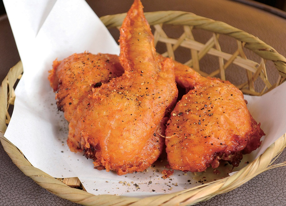 『創作餃子専門店 a☆dog』パリッとハネ付き硬派な美味餃子と出会えるカウンター餃子酒場