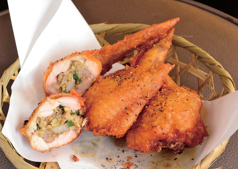 『創作餃子専門店 a☆dog』パリッとハネ付き硬派な美味餃子と出会えるカウンター餃子酒場