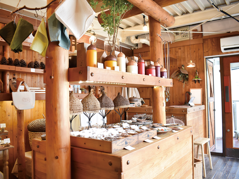 『道具屋 どんぐり』階段を上がった先の隠れ家Shop“どんぐり”をテーマにした雑貨やお菓子が大集合！【香川県高松市鍛冶屋町】