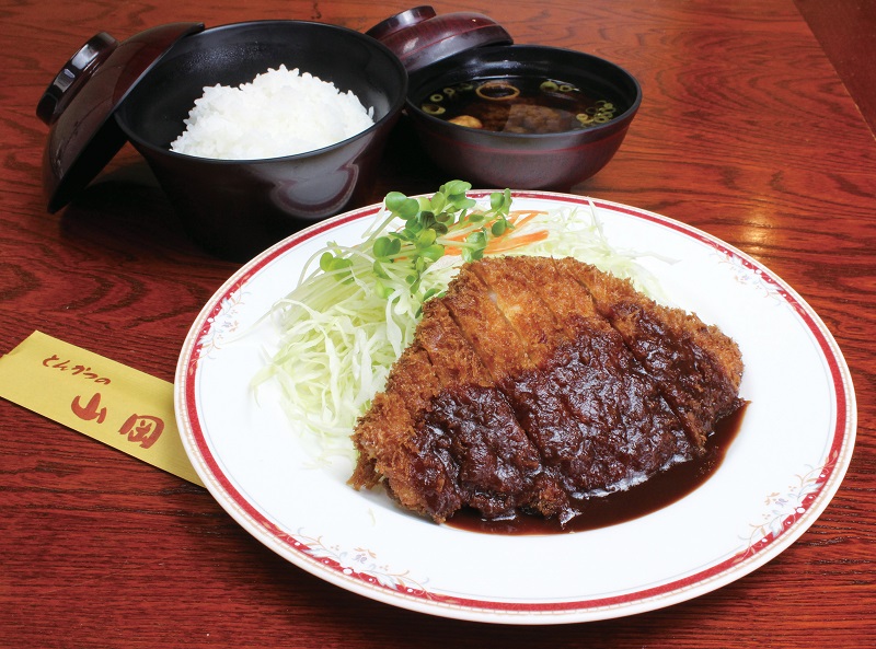 『とんかつの山岡』炊き立てご飯との相性バツグンな脂が薫るジューシーとんかつ