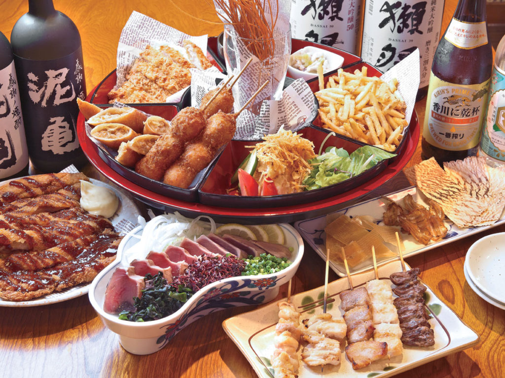 『山北酒場 赤ちょうちん』昭和レトロな店内は、居心地が良いと評判！