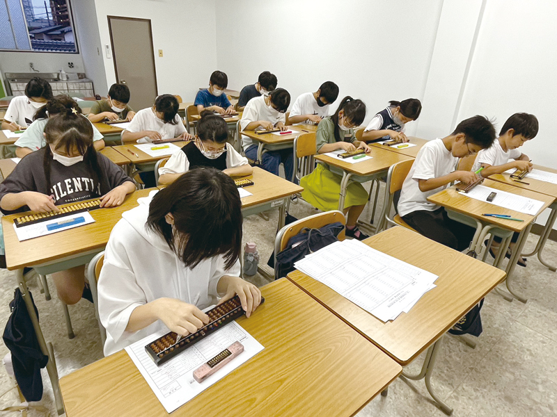 人生にも役立つそろばん教室での学びを！