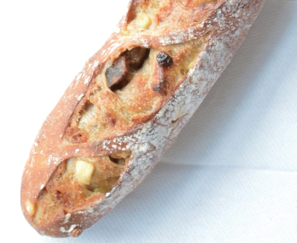 『naka BAKERY』自家製種で焼き上げるモチモチ生地と地域の人から愛される親しみやすさが人気