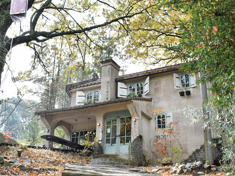 穏やかな時間を過ごす峰山に小さな図書館が誕生
