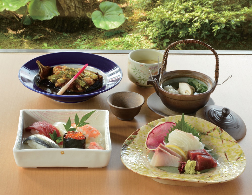 『みなと新世　多度津店』リニューアルした和モダンな店内で新鮮魚介料理を堪能！