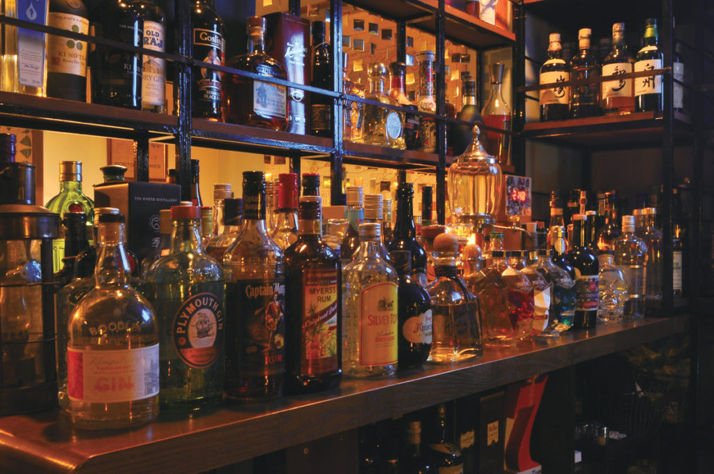 『アン ノー』琴平の街とはまるで別世界の空間。路地裏に佇むバーがメディア初登場！