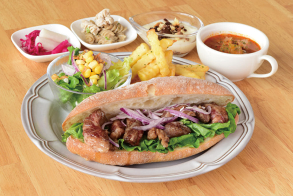 『EFES Cafe & Restaurant エフェス カフェ＆レストラン』お子様連れでもゆっくり過ごせるトルコ料理のお店