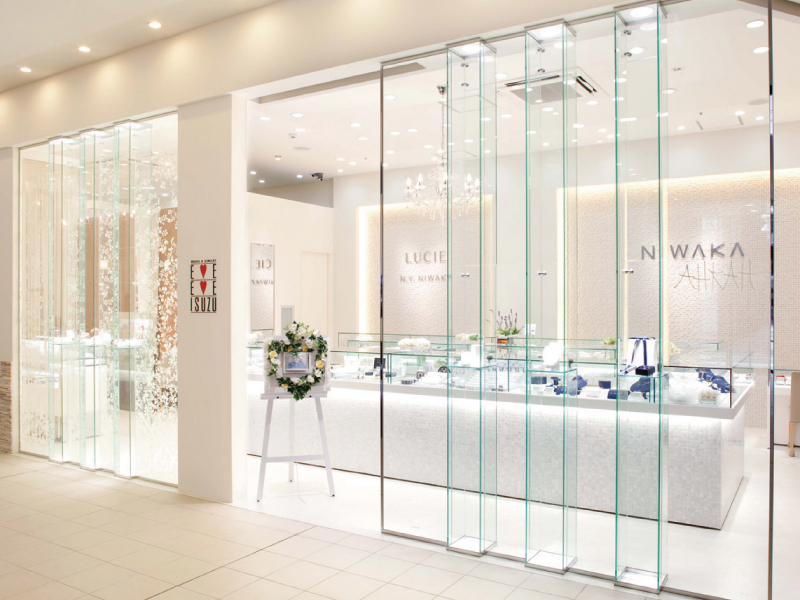 『EYE EYE ISUZUブライダル本店』大人花嫁のための幸せ溢れるエンゲージリング