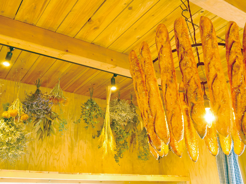 日常においしい幸せを運んでくれるパン屋さん