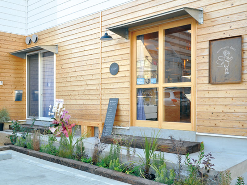 日常においしい幸せを運んでくれるパン屋さん