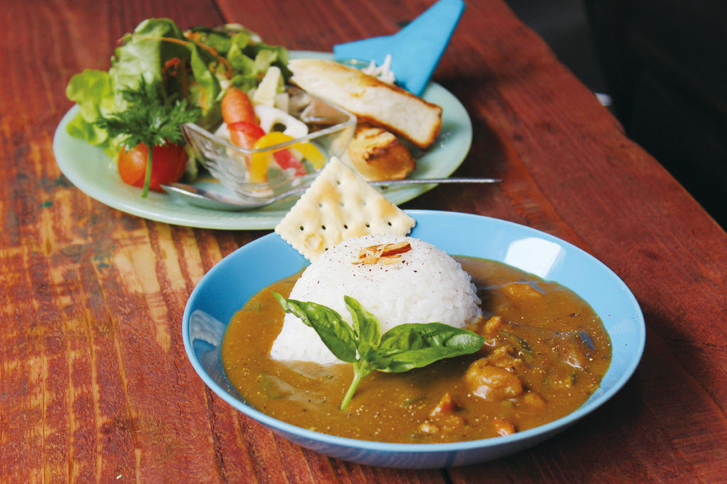 屋島の住宅街に突如現れた緑色のコンテナ！