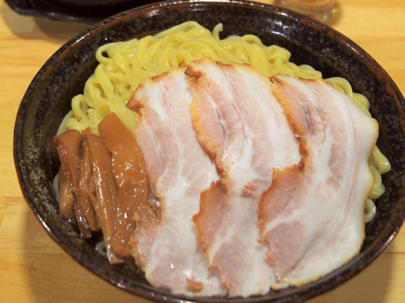 泡で楽しむ、新感覚のつけ麺！色々な食べ方で、自分なりの楽しみ方を見つけて♪