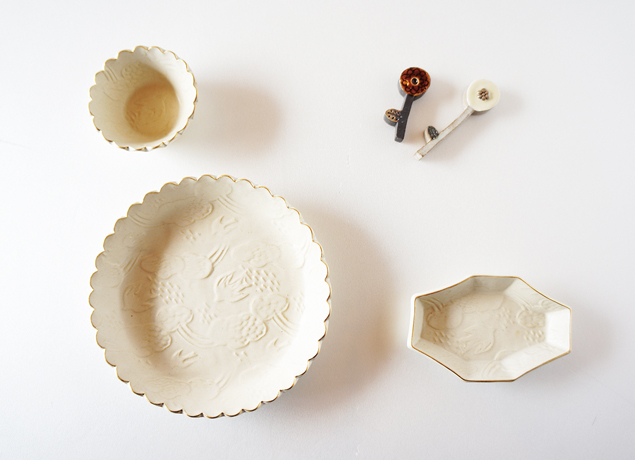 終了しました。1月5日（土）～27日（日）『前田葉子 展』優しい白に施された模様と金彩が華やか エレガンス漂う前田葉子の初個展