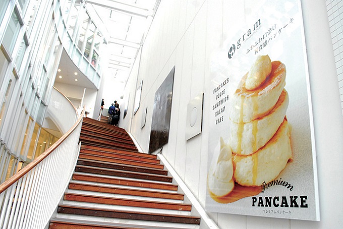 秋のスイーツがたっぷりのった甘～い魅惑のパンケーキを召し上がれ