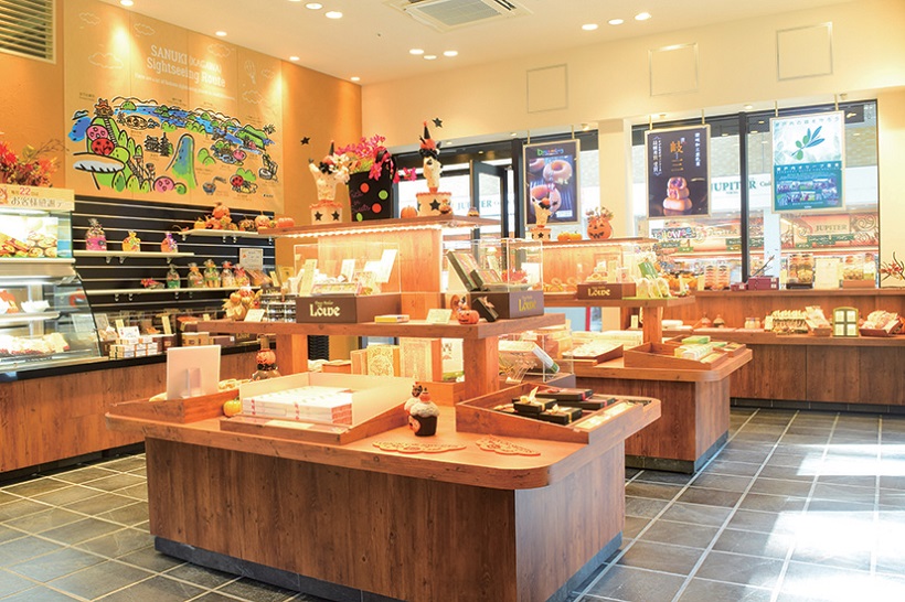 約２０種類のケーキが並ぶショーケースが新たに登場！