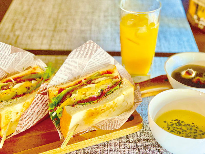 店主のこだわり溢れる落ち着いた空間のカフェ