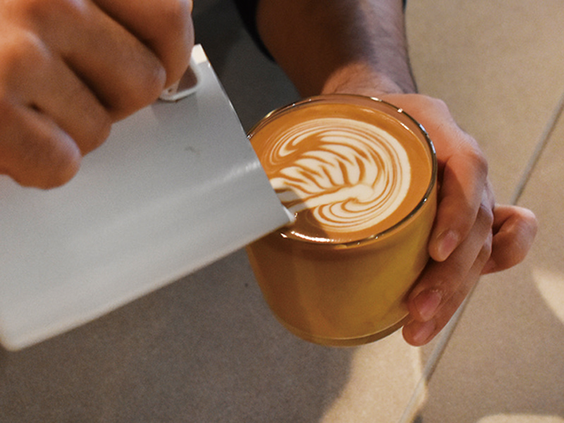 『VITAMIN COFFEE　バイタミンコーヒー』さまざまなライフスタイルに寄り添いリラックスできる時間を紡ぐ場所【香川県高松市瓦町】