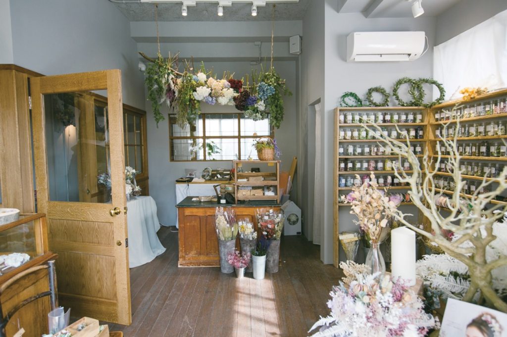 ブライダル・雑貨・フラワーを扱う女性ゴコロをくすぐる複合SHOP♪
