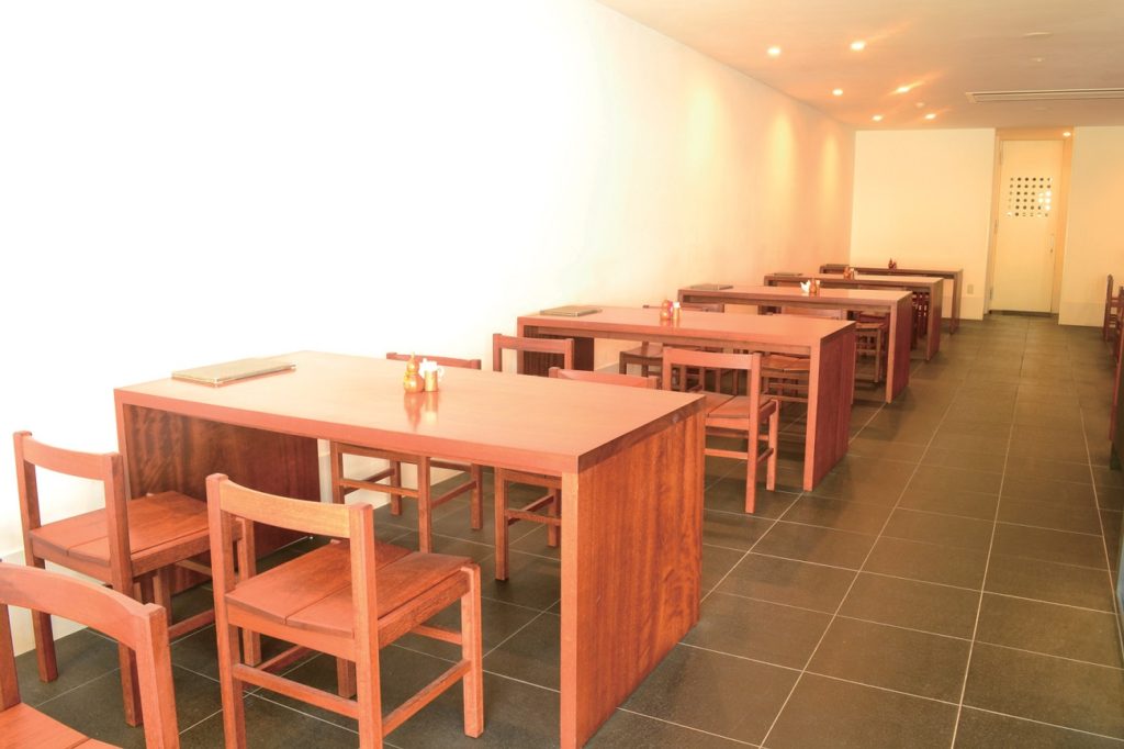 名店のそばに彩りを添える季節を感じる日替わり炊き込みご飯に注目