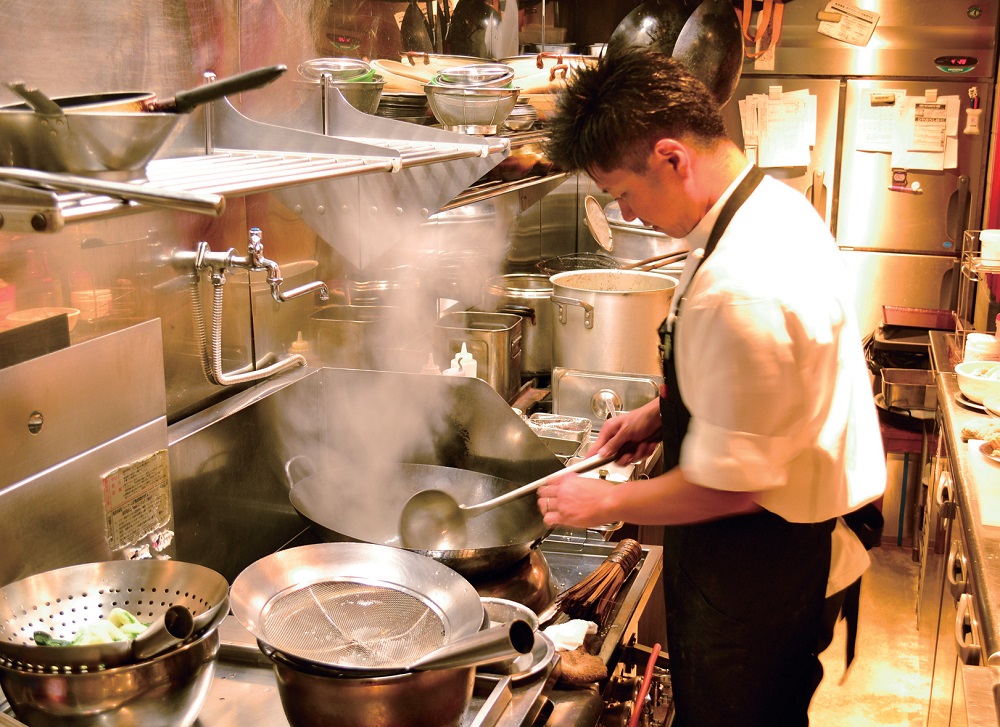 『Cantonese 楓林』五感を刺激する最高のエンターテインメント♪本場の味をワインと一緒に楽しめるカウンター中華