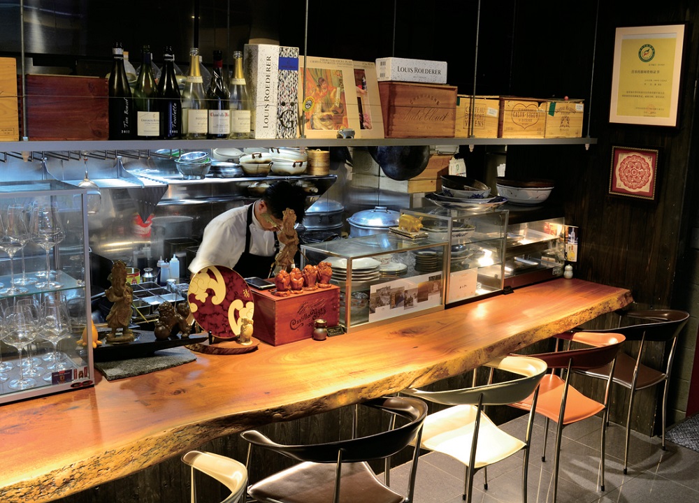 『Cantonese 楓林』五感を刺激する最高のエンターテインメント♪本場の味をワインと一緒に楽しめるカウンター中華