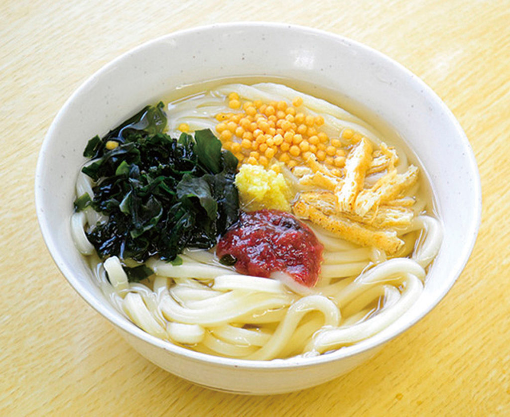 『源平うどん　屋島店』源平合戦ゆかりの地・屋島のふもとに位置する人気店