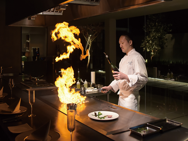 昼と夜で表情を変える隠れ家レストランで本格フレンチを楽しむ特別なひと時を