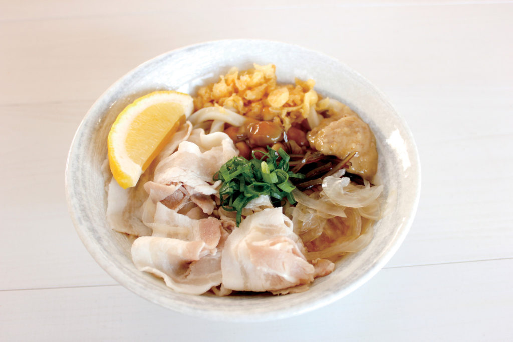 天然ダシと固ゆで太麺が奏でる通をも唸らす極上うどん！