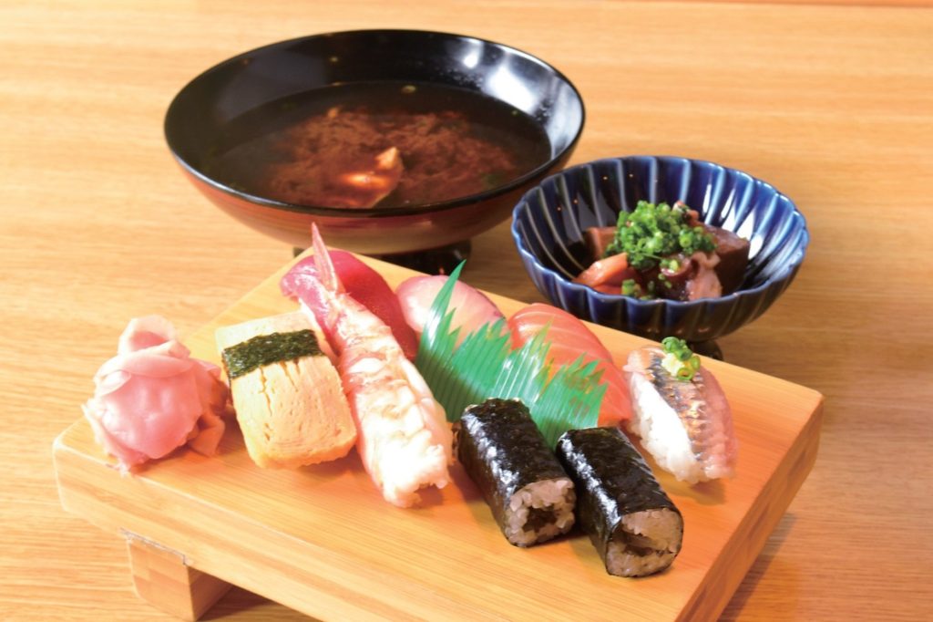 繊細で丁寧な手仕事を堪能！女性板前が織り成す寿司ランチ