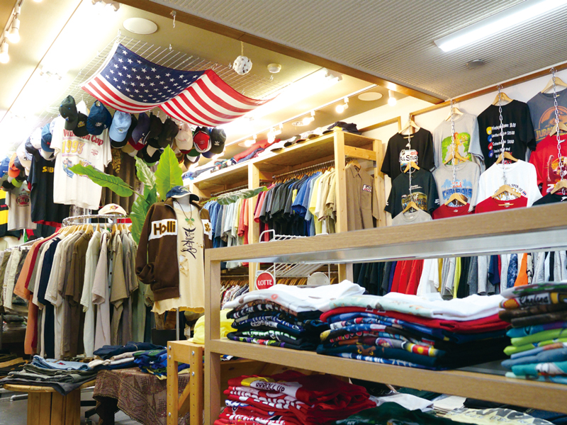 90年代アメリカ古着と小物が豊富に揃う古着屋
