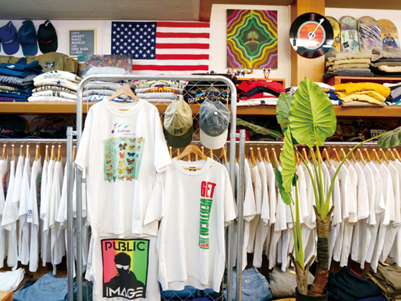 90年代アメリカ古着と小物が豊富に揃う古着屋