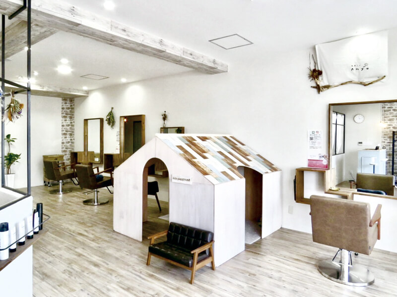 家族に嬉しいキッズスペースのあるサロン