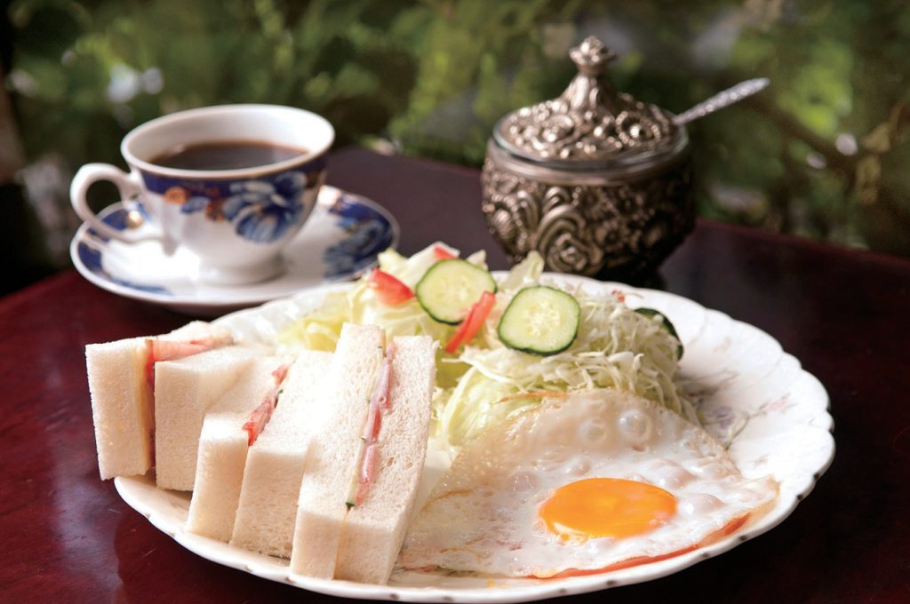 『café terrace 花屋敷　カフェテラス ハナヤシキ』ふんわり分厚いパンのサンドとコーヒーでのんびりブレイクタイム